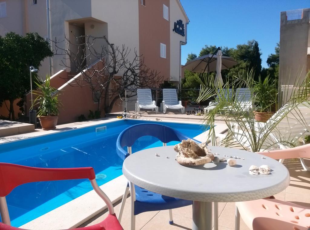 Apartments Villa Natali - Heating Pool Трогир Екстериор снимка