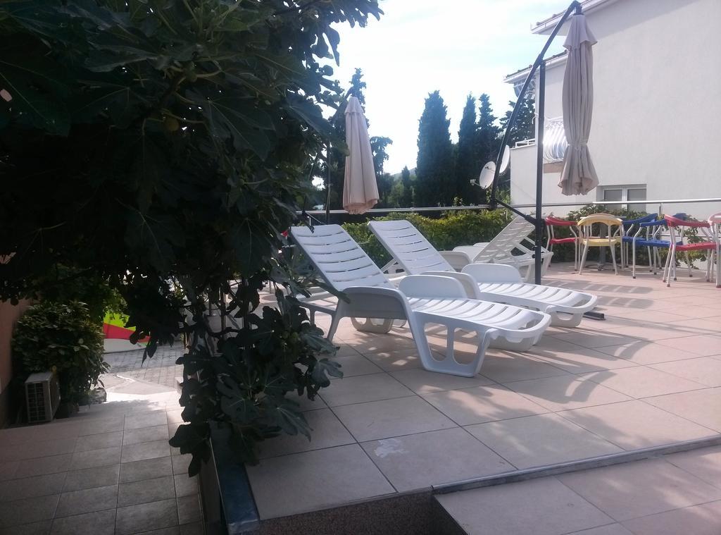 Apartments Villa Natali - Heating Pool Трогир Екстериор снимка