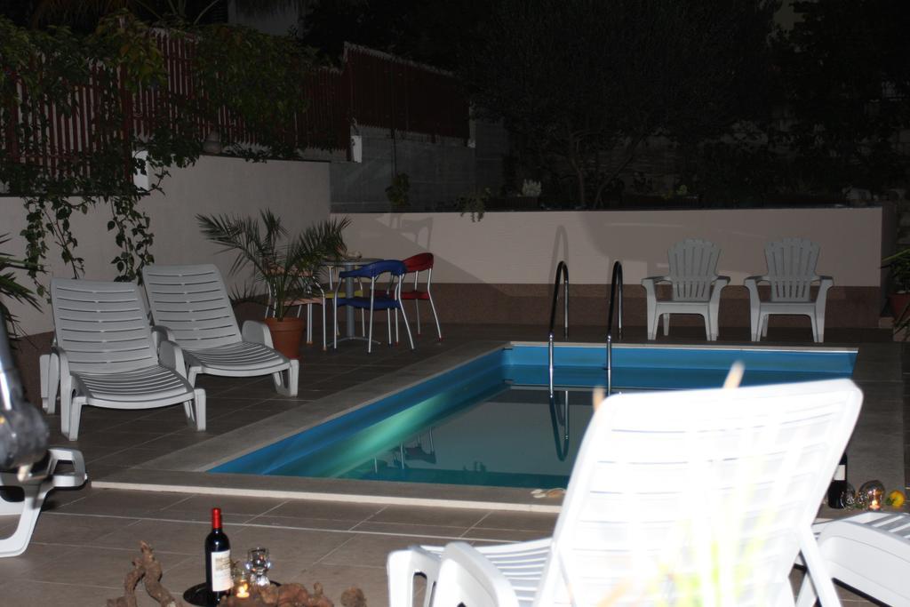 Apartments Villa Natali - Heating Pool Трогир Екстериор снимка