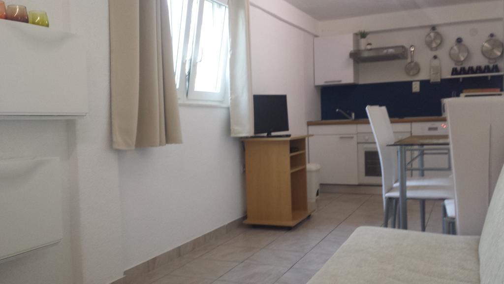 Apartments Villa Natali - Heating Pool Трогир Екстериор снимка