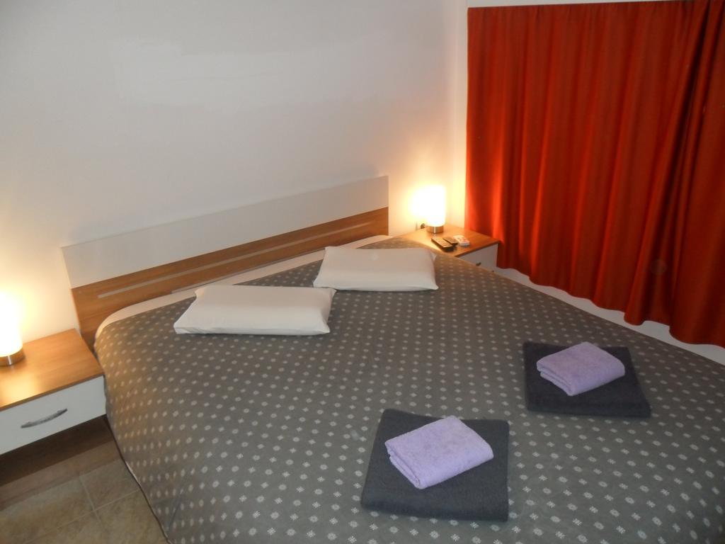 Apartments Villa Natali - Heating Pool Трогир Екстериор снимка