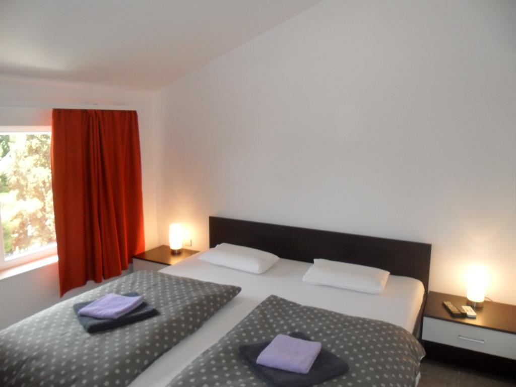 Apartments Villa Natali - Heating Pool Трогир Екстериор снимка