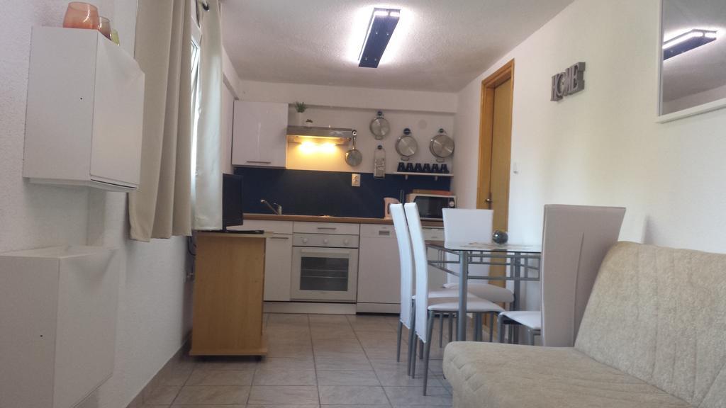 Apartments Villa Natali - Heating Pool Трогир Екстериор снимка