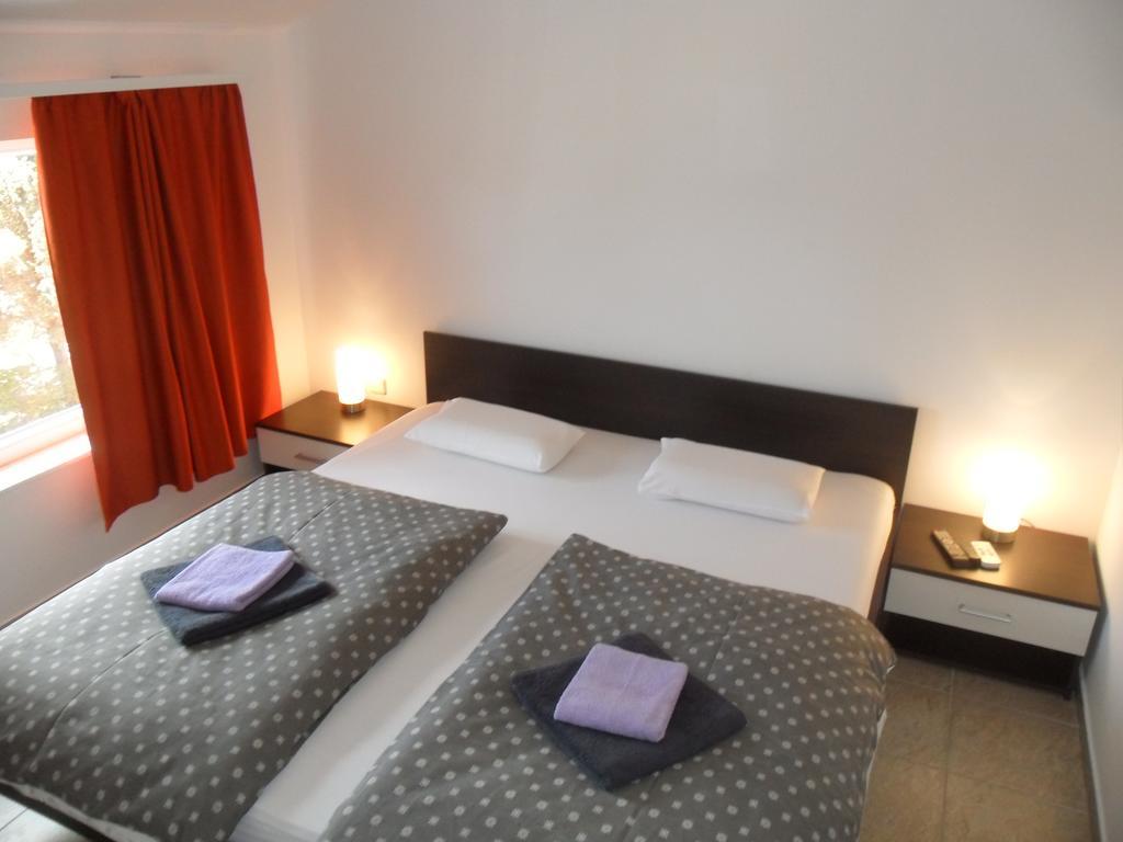Apartments Villa Natali - Heating Pool Трогир Екстериор снимка