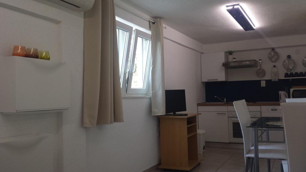 Apartments Villa Natali - Heating Pool Трогир Екстериор снимка