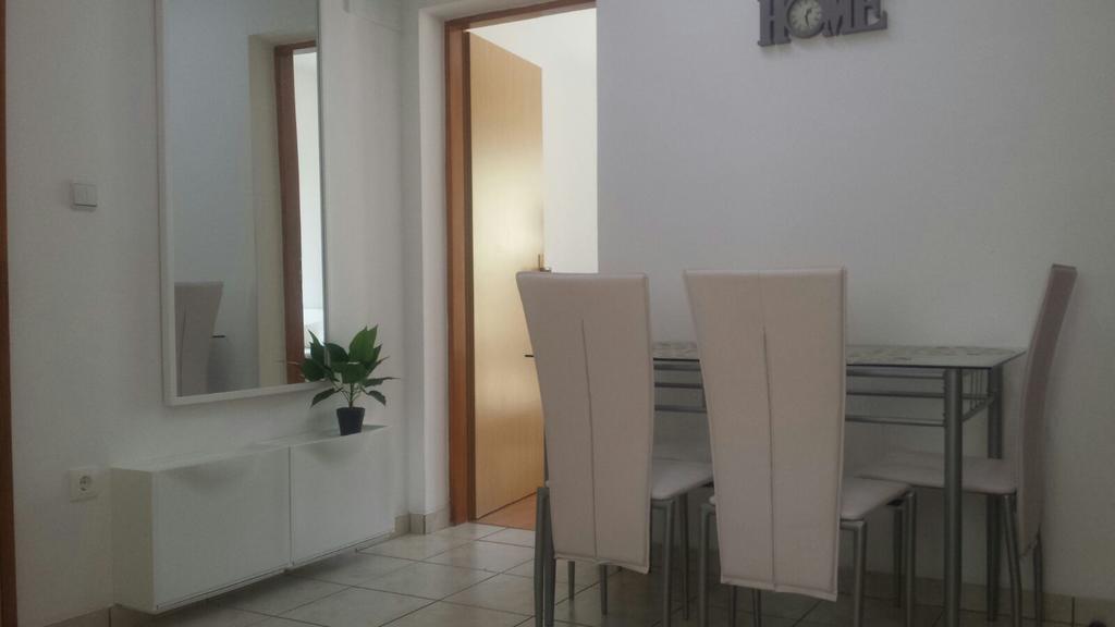 Apartments Villa Natali - Heating Pool Трогир Екстериор снимка